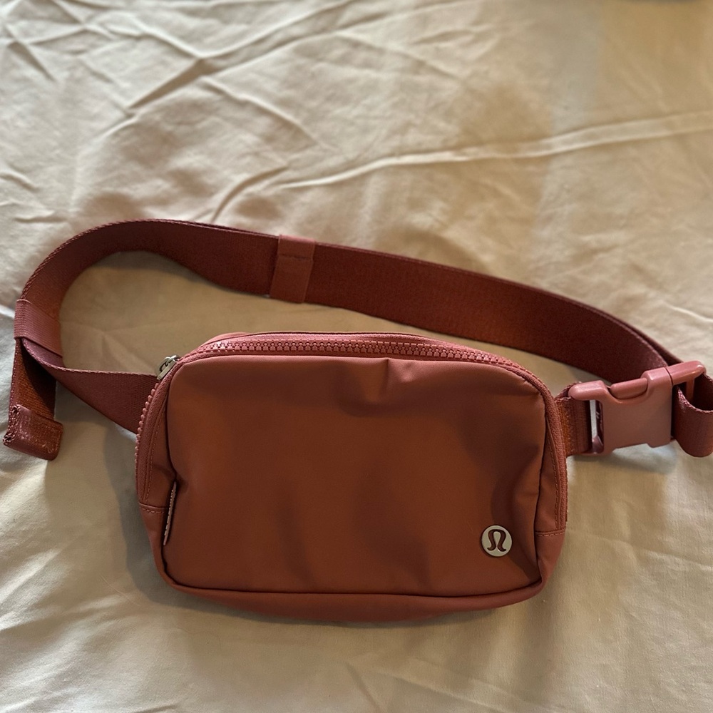 [Lululemon] everywhere belt bag